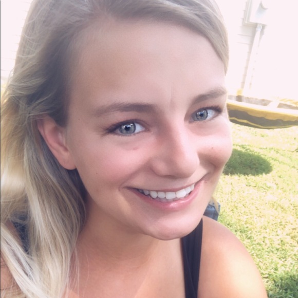 Meet your Posher, Julia - Picture 1 of 1